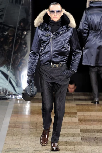 Look 32